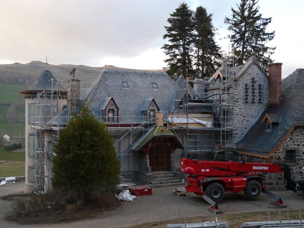 TCT Couverture Belgique — l'équipe de couvreurs zingueurs à Forest sur un chantier de rénovation de toiture bruxelloise